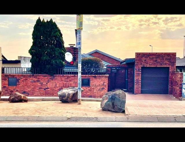 3 BEDROOM PROPERTY TO RENT IN PIMVILLE
